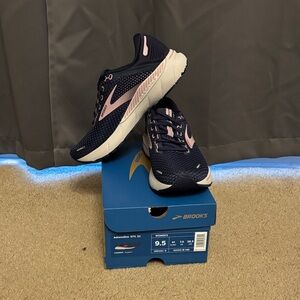 Brooks Women's Athletic Shoes - Navy and Pink